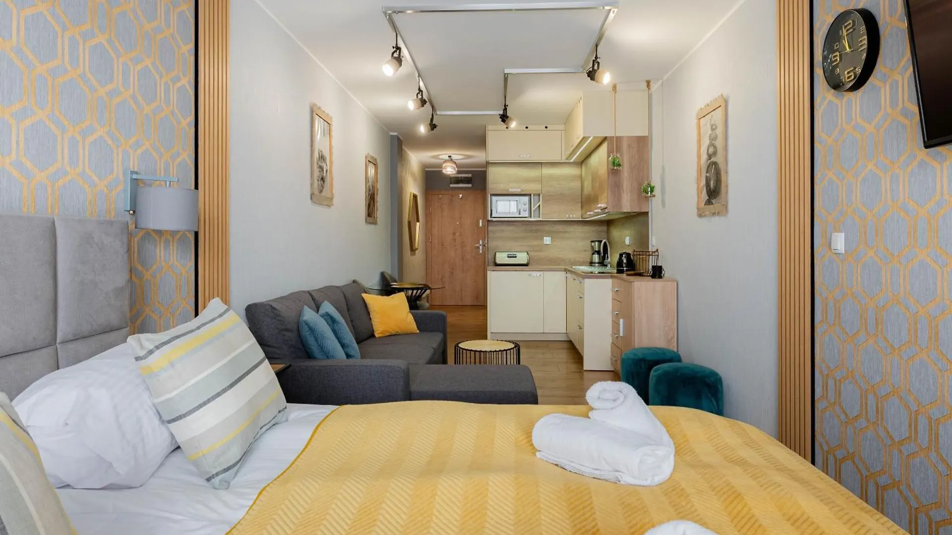 Horyzont Apartamenty-Perlowa Przystan- Zewnetrzny Basen, Parking, Sniadanie- 900M Od Plazy Zachodniej I Morza!!! Kolobrzeg 0*,  Poland